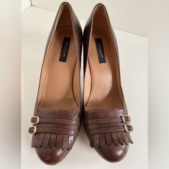 Ann Taylor Brown Kilted Pumps size 7.5 - Picture 2 of 9